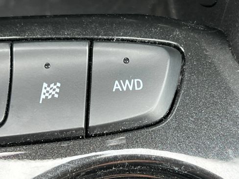 Used 2025 Chevrolet TrailBlazer LT AWD/4WD image 7