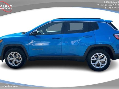 Used 2024 Jeep Compass Latitude AWD/4WD image 8