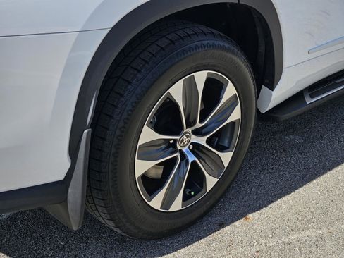 Used 2021 Toyota Highlander XLE image 8