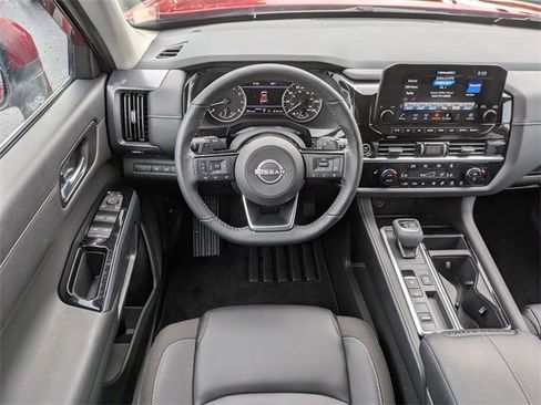 Used 2024 Nissan Pathfinder SL w/ Black Appearance Package image 17