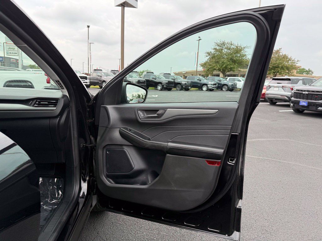 Used 2024 Ford Escape Active AWD/4WD image 16