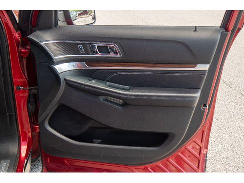 Used 2018 Ford Explorer Limited w/ Equipment Group 301A AWD/4WD image 17