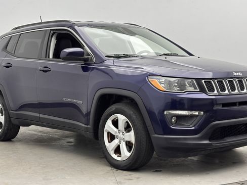 Used 2018 Jeep Compass Latitude image 3