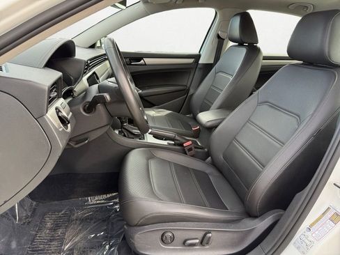 Used 2021 Volkswagen Passat 2.0T SE image 9