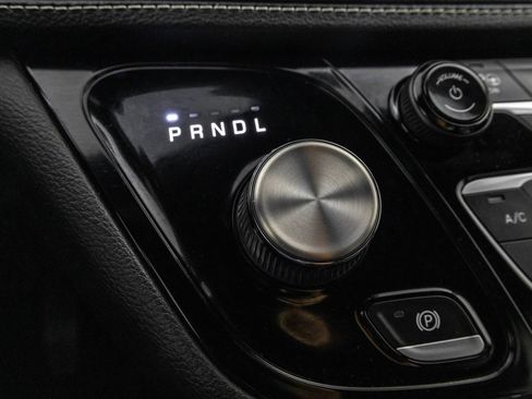 Used 2022 Chrysler Pacifica Touring-L w/ Uconnect Theater Family Group FWD image 35