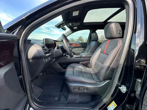 Used 2025 Chevrolet Traverse RS w/ LPO, Floor Liner Package image 2