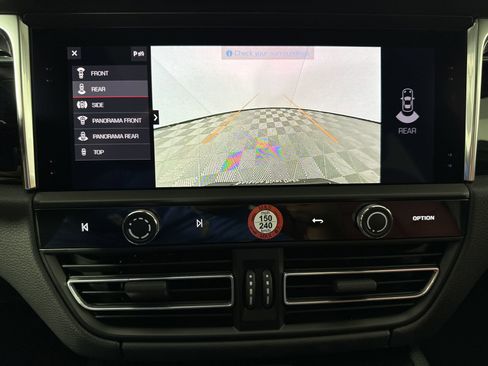 Certified 2025 Porsche Macan image 20