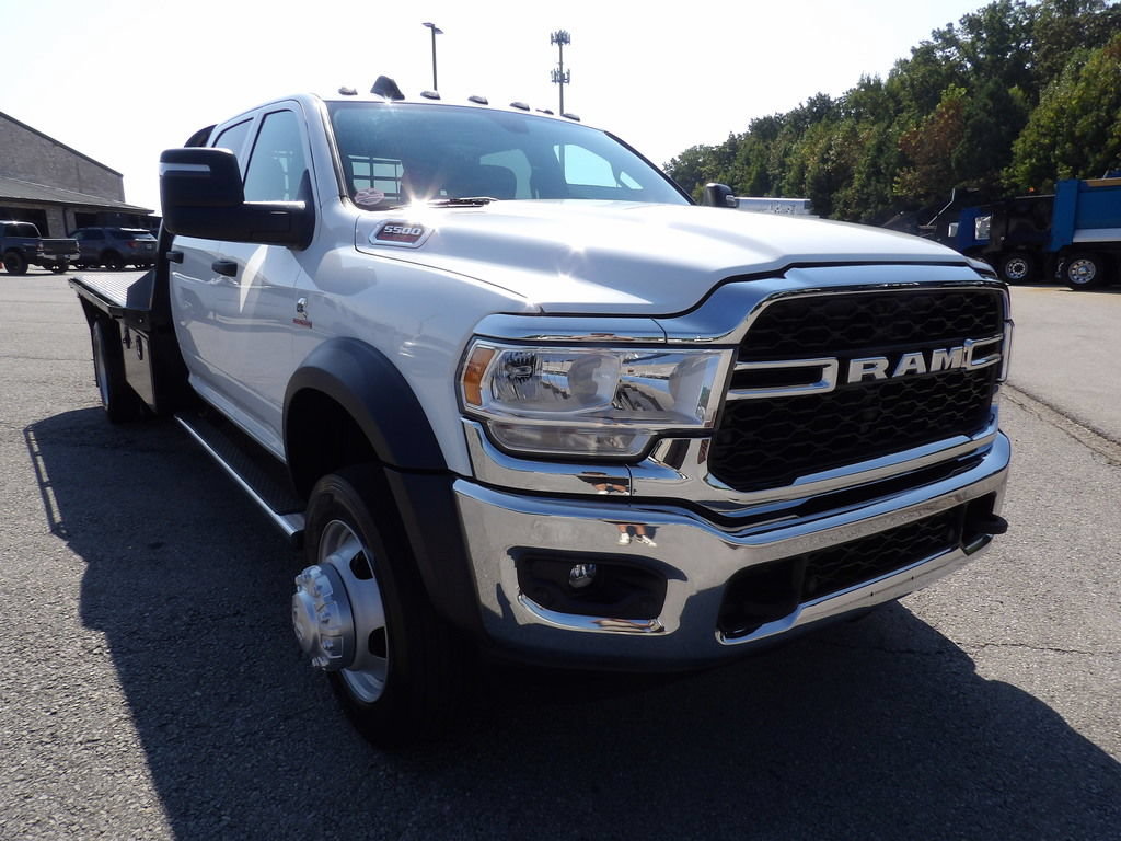 Used 2024 RAM 5500 4x4 Crew Cab image 11