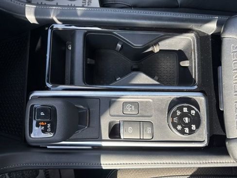 Used 2022 Nissan Pathfinder SL image 38