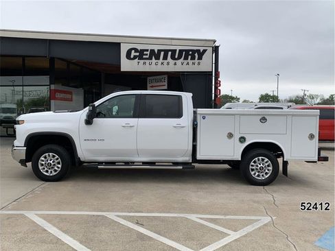 Used 2024 Chevrolet Silverado 2500 LT w/ Convenience Package image 4