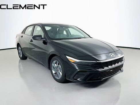 Used 2024 Hyundai Elantra SEL FWD image 5