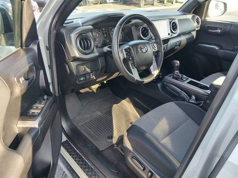 Used 2022 Toyota Tacoma TRD Off-Road AWD/4WD image 9