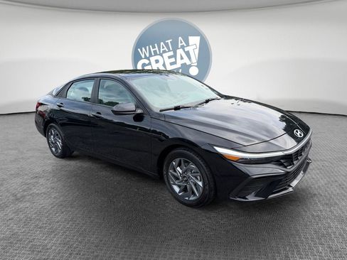 Used 2024 Hyundai Elantra SEL FWD image 1