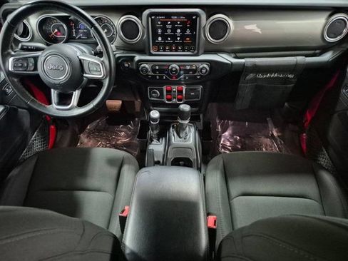 Used 2018 Jeep Wrangler Unlimited Sahara AWD/4WD image 13