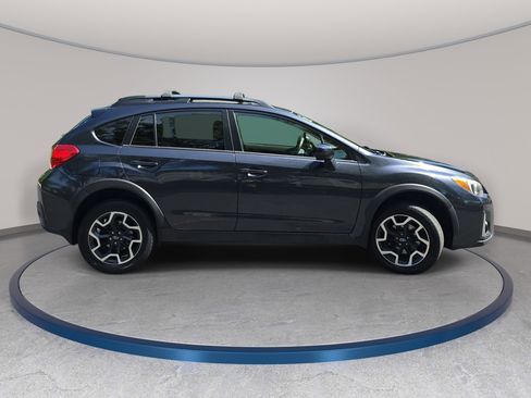 Used 2017 Subaru Crosstrek 2.0i Premium AWD/4WD image 4