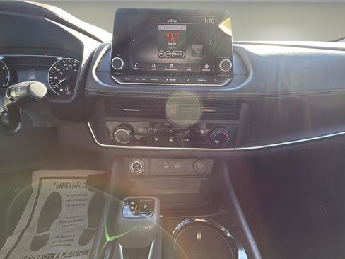 Used 2023 Nissan Rogue S image 10