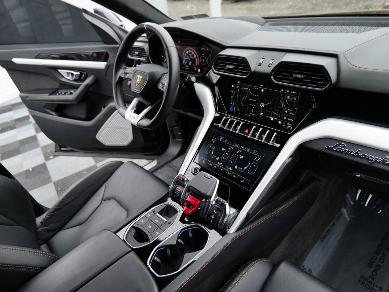 Used 2021 Lamborghini Urus AWD/4WD image 36