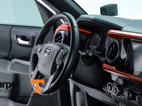 Used 2018 Toyota Tacoma TRD Off-Road image 34