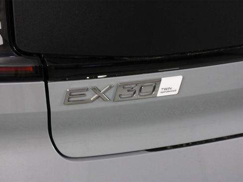 New 2026 Volvo EX30 Cross Country Ultra image 15