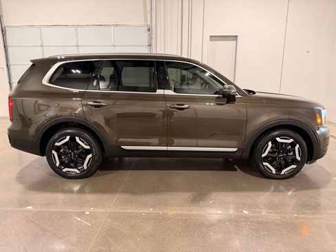 Used 2024 Kia Telluride S w/ S Sunroof Package AWD/4WD image 4