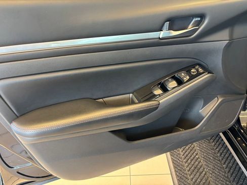 Used 2024 Nissan Altima 2.5 SR FWD image 13