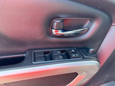 Used 2018 Nissan Titan SV image 20