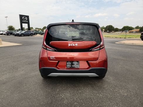 Used 2024 Kia Soul LX w/ Option Group 015 FWD image 6