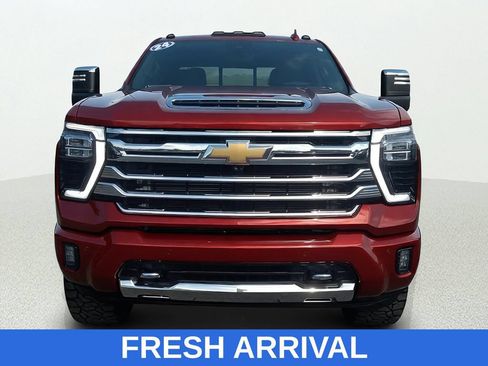 Used 2024 Chevrolet Silverado 2500 High Country w/ Technology Package AWD/4WD image 2