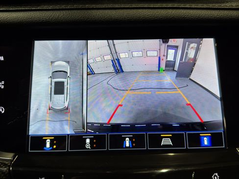 Used 2024 Cadillac XT6 Sport w/ Technology Package AWD/4WD image 31
