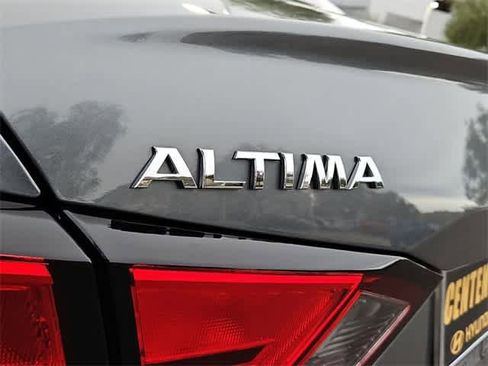 Used 2020 Nissan Altima 2.5 SR w/ Premium Package image 12