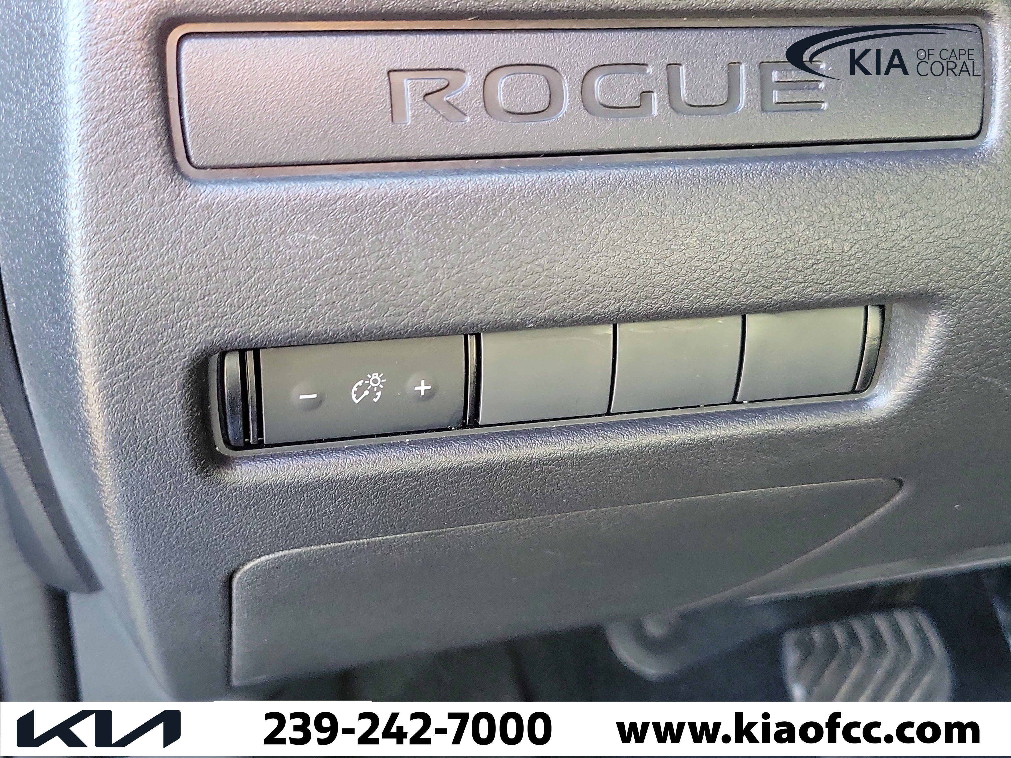 Used 2022 Nissan Rogue S FWD image 23