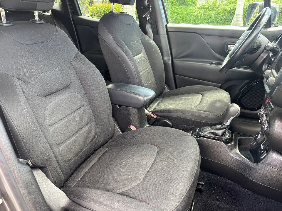 Used 2017 Jeep Renegade Altitude AWD/4WD image 20