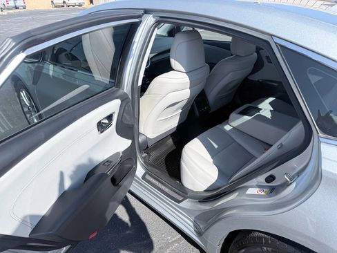 Used 2016 Toyota Avalon Limited image 9