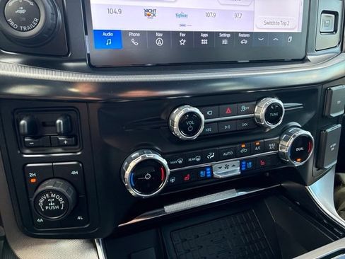Used 2025 Ford F150 Platinum w/ FX4 Off-Road Package AWD/4WD image 32