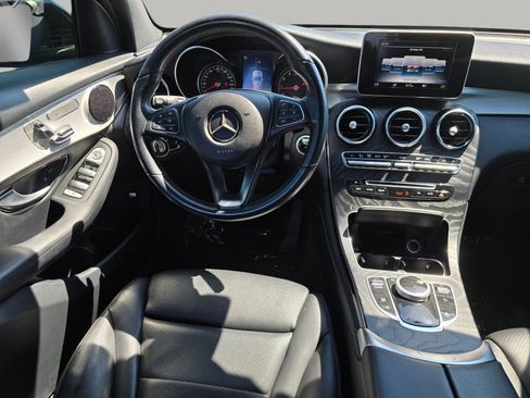 Used 2019 Mercedes-Benz GLC 300 4MATIC image 3