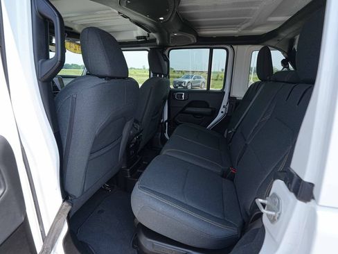 Used 2024 Jeep Wrangler Unlimited Sahara AWD/4WD image 18