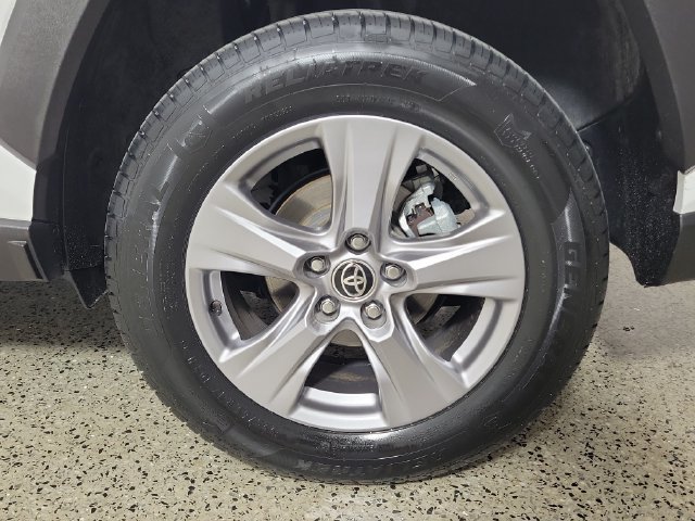 Used 2025 Toyota RAV4 LE AWD/4WD image 8