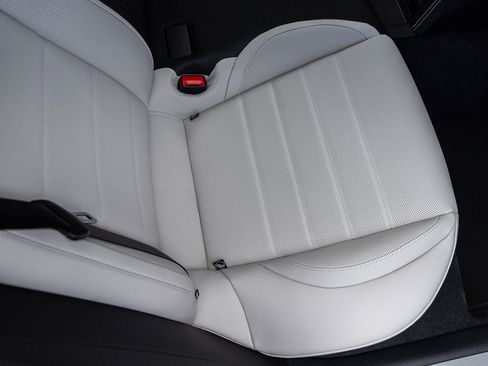 Certified 2025 Porsche Panamera 4 image 39