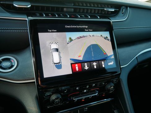 New 2025 Jeep Grand Cherokee Limited image 13