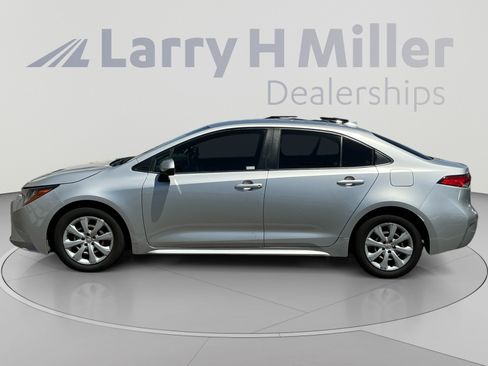 Used 2020 Toyota Corolla LE w/ Carpet Mat Package (TMS) FWD image 2