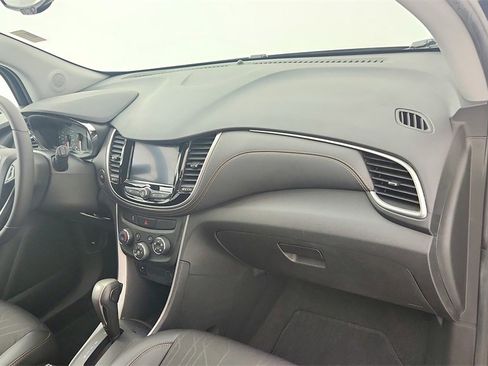 Used 2022 Chevrolet Trax LT w/ LT Convenience Package image 29