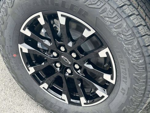 New 2026 Chevrolet Traverse Z71 w/ Driver Confidence Package image 9