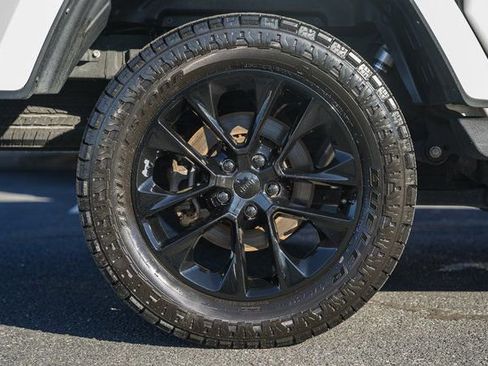 Used 2022 Jeep Gladiator Overland image 29