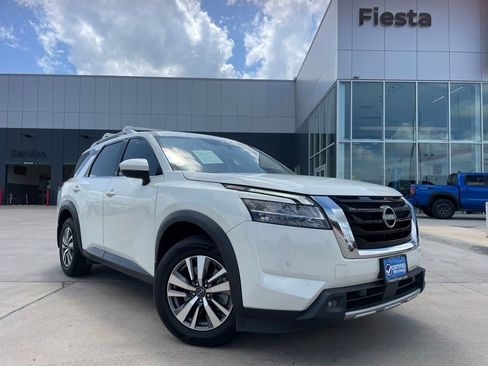 Used 2023 Nissan Pathfinder SL FWD image 1