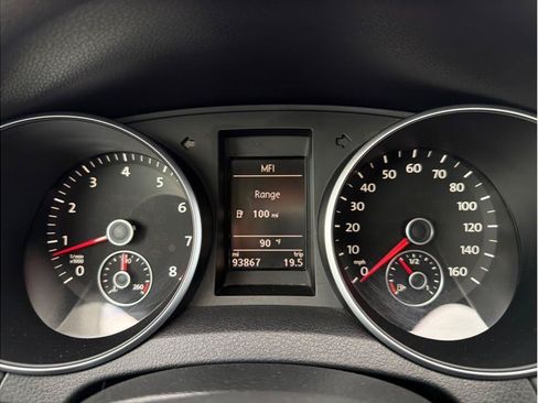 Used 2013 Volkswagen Golf 4-Door FWD image 16
