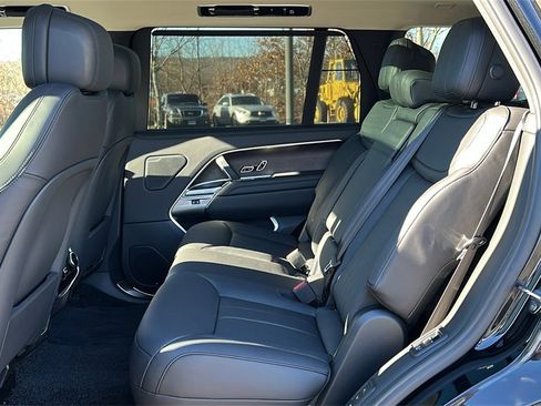 New 2025 Land Rover Range Rover Long Wheelbase SE image 21