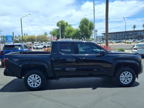 Certified 2025 Toyota Tacoma SR5 AWD/4WD image 3