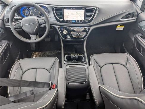 New 2026 Chrysler Pacifica Limited image 15
