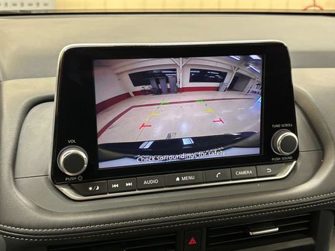 Used 2025 Nissan Rogue SV FWD image 25