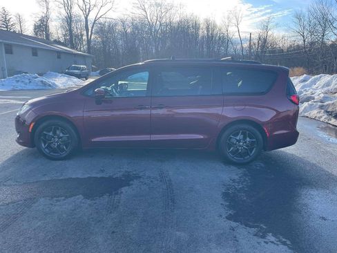 Used 2019 Chrysler Pacifica Limited w/ Advanced Safetytec Group FWD image 8